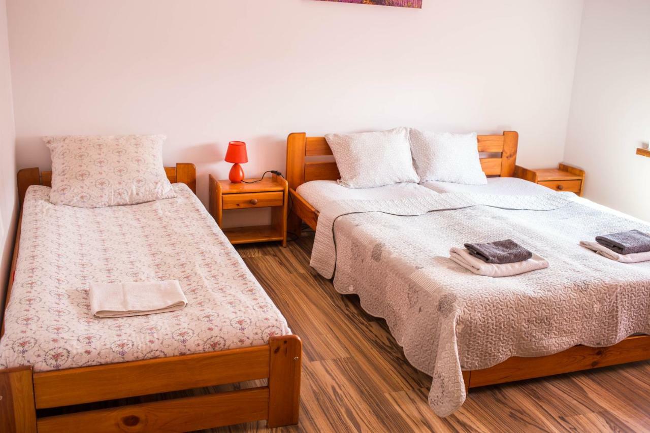 Hotelik Okecie 39 - Nocleg I Parking Blisko Lotnisko Okecie Warsawa Bagian luar foto