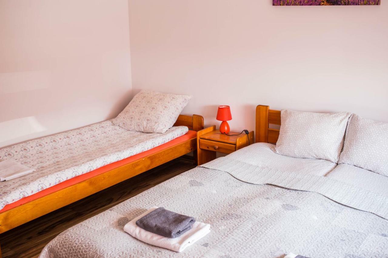 Hotelik Okecie 39 - Nocleg I Parking Blisko Lotnisko Okecie Warsawa Bagian luar foto
